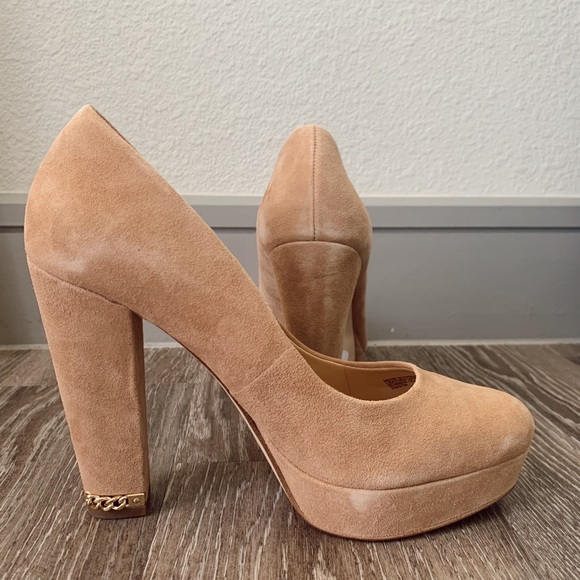 Michael Kors Shoes - Michael Kors Sabrina Pumps 🤍